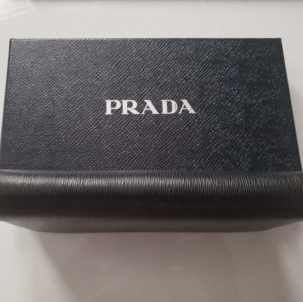 EUC Prada Zippy Wallet - Picture 10 of 11